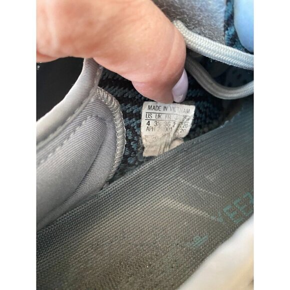 Yeezy Adidas Boost 350 Ash Blue boys sneakers Size US 4 - Picture 7 of 7